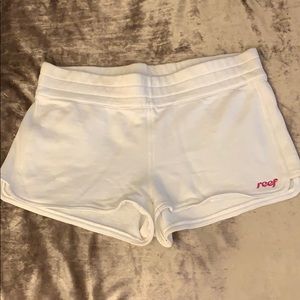 Reef white shorts with one pocket on the back
